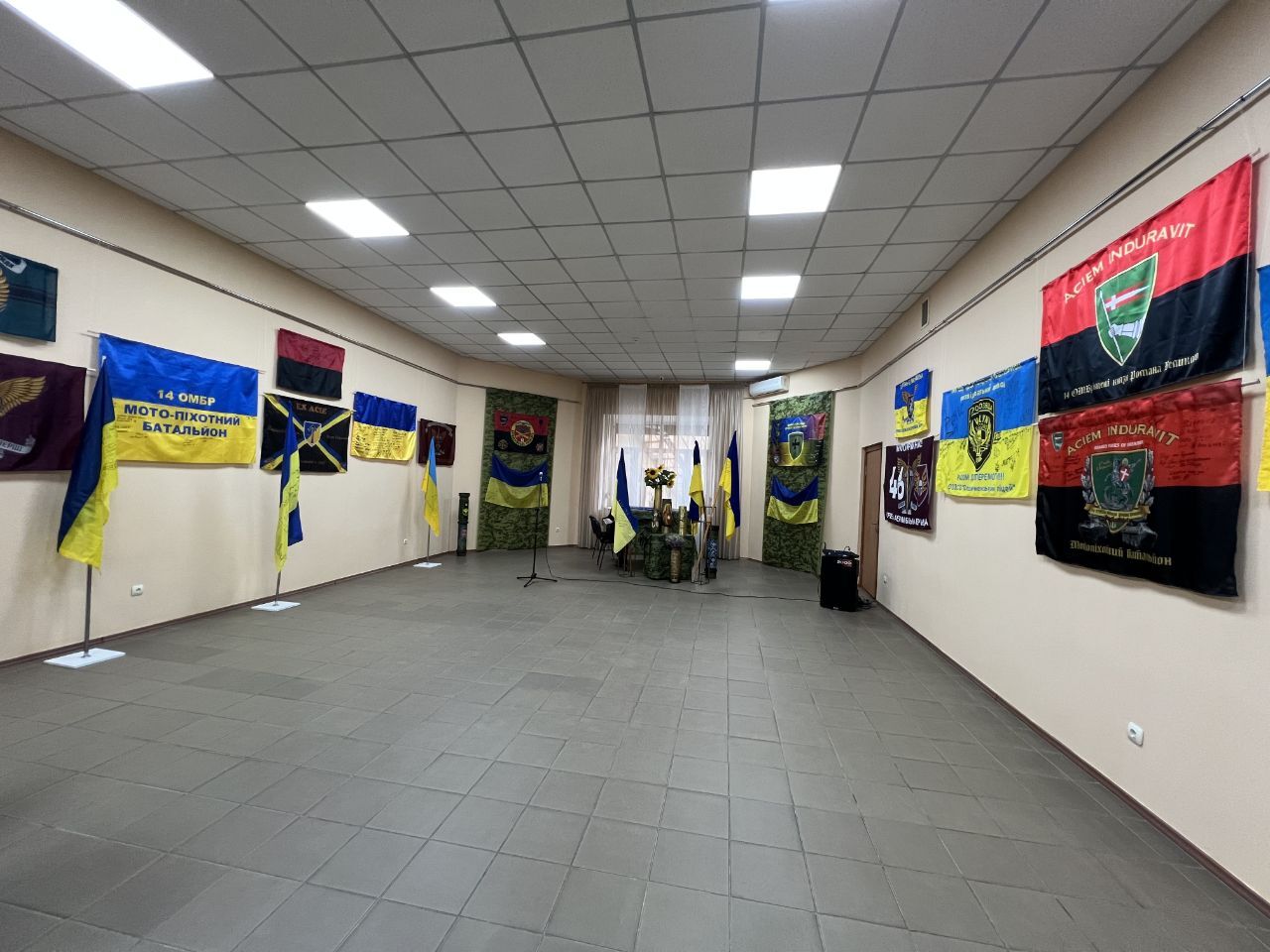 У Ковелі в галереї мистецтв розгорнули «Знамена стійкості» 