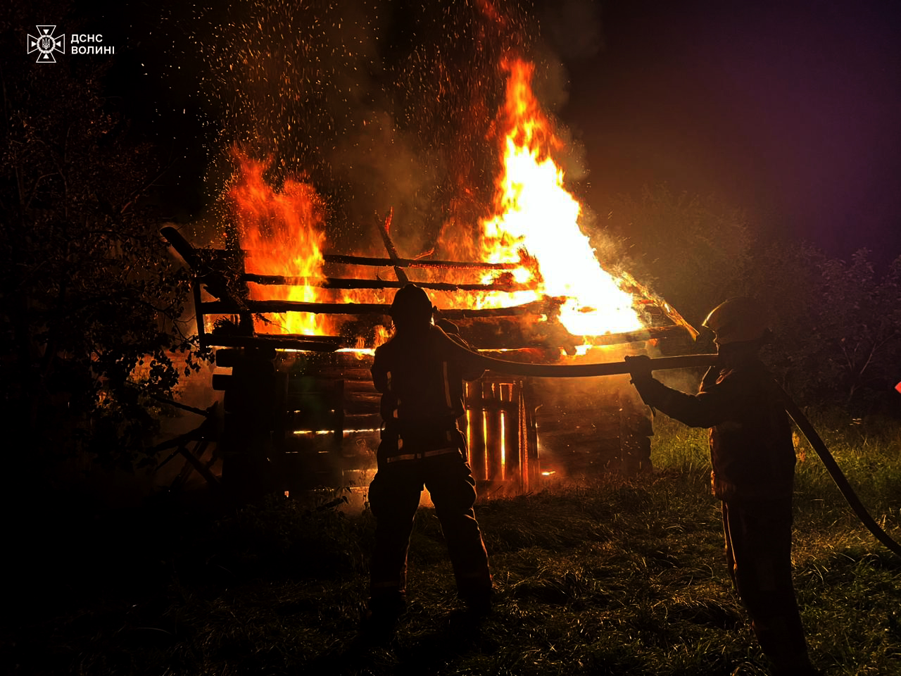 На Волині через дитячі пустощі згорів дерев'яний хлів 