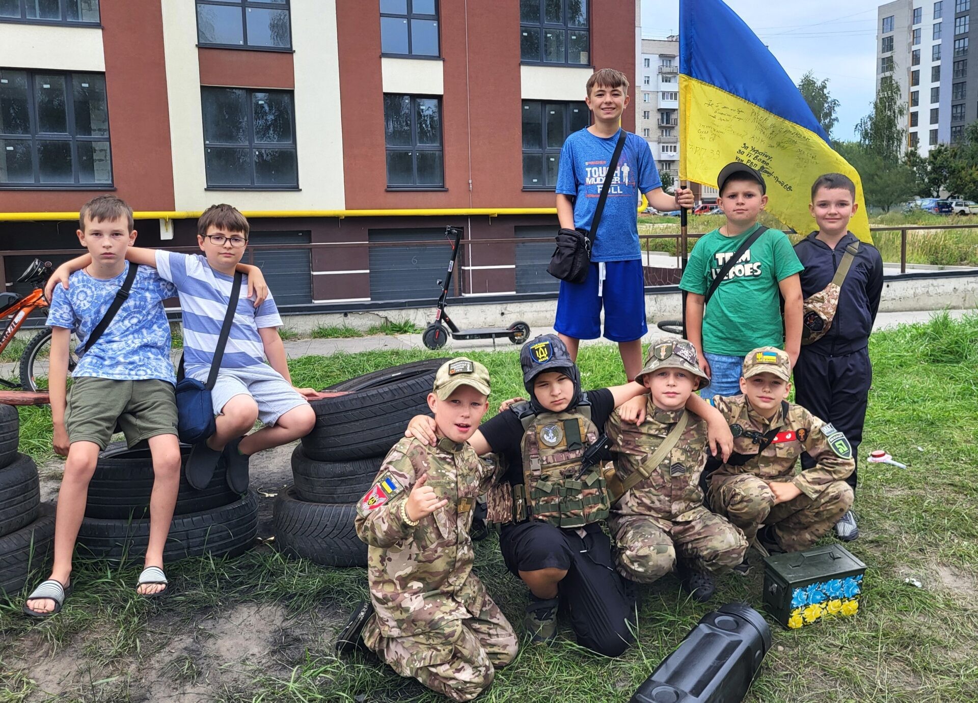 Юні ковельські волонтери передали на фронт чотири дрони та продовжують збір на п’ятий 