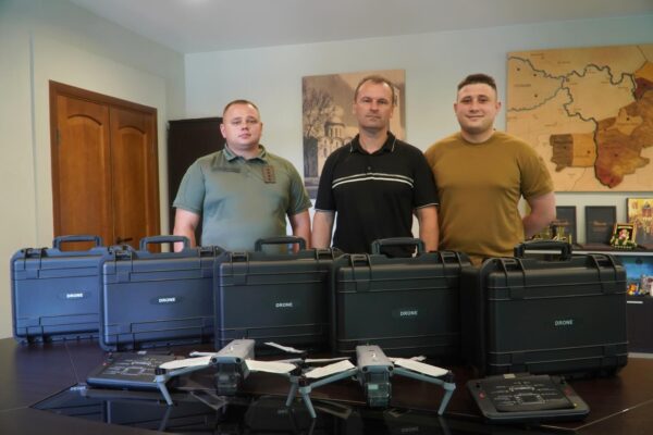 Володимирська громада передала князівськім воїнам 5 квадрокоптерів 