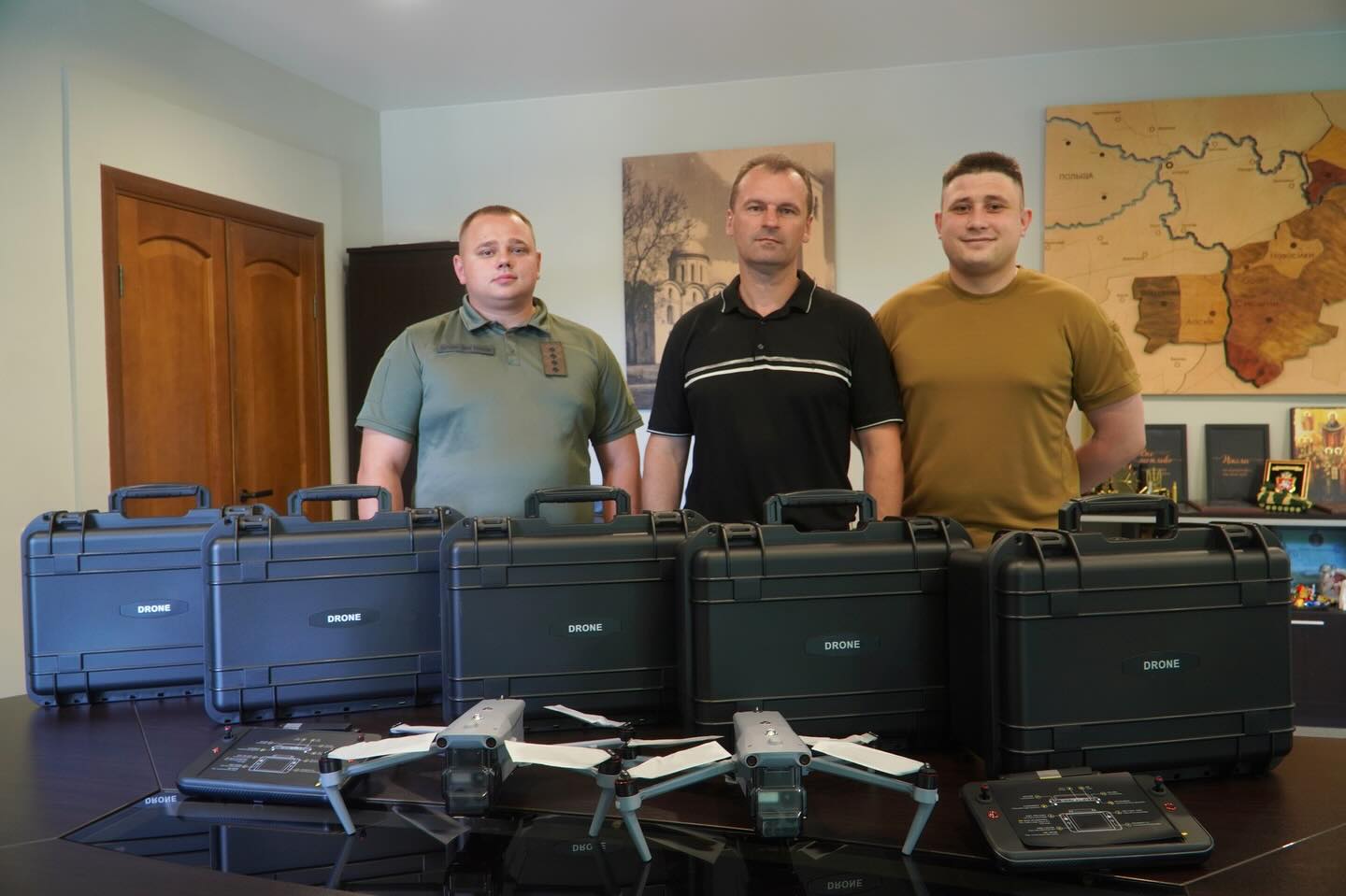 Володимирська громада передала князівськім воїнам 5 квадрокоптерів 