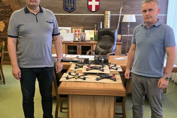 дрони для військових 