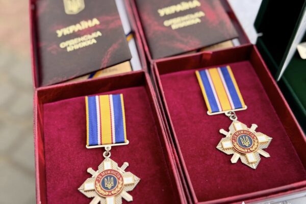 Двох Захисників з Нововолинської громади посмертно нагородили державними відзнаками 