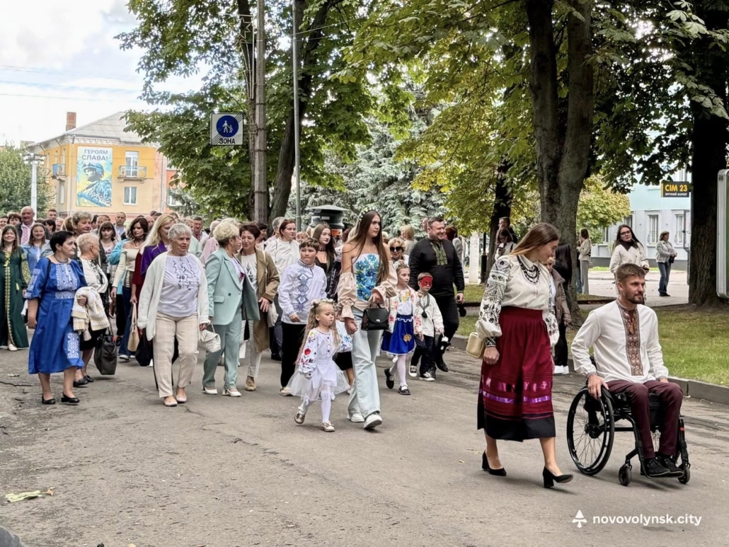 До Дня Незалежності у Нововолинську відбулася традиційна хода у вишиванках 