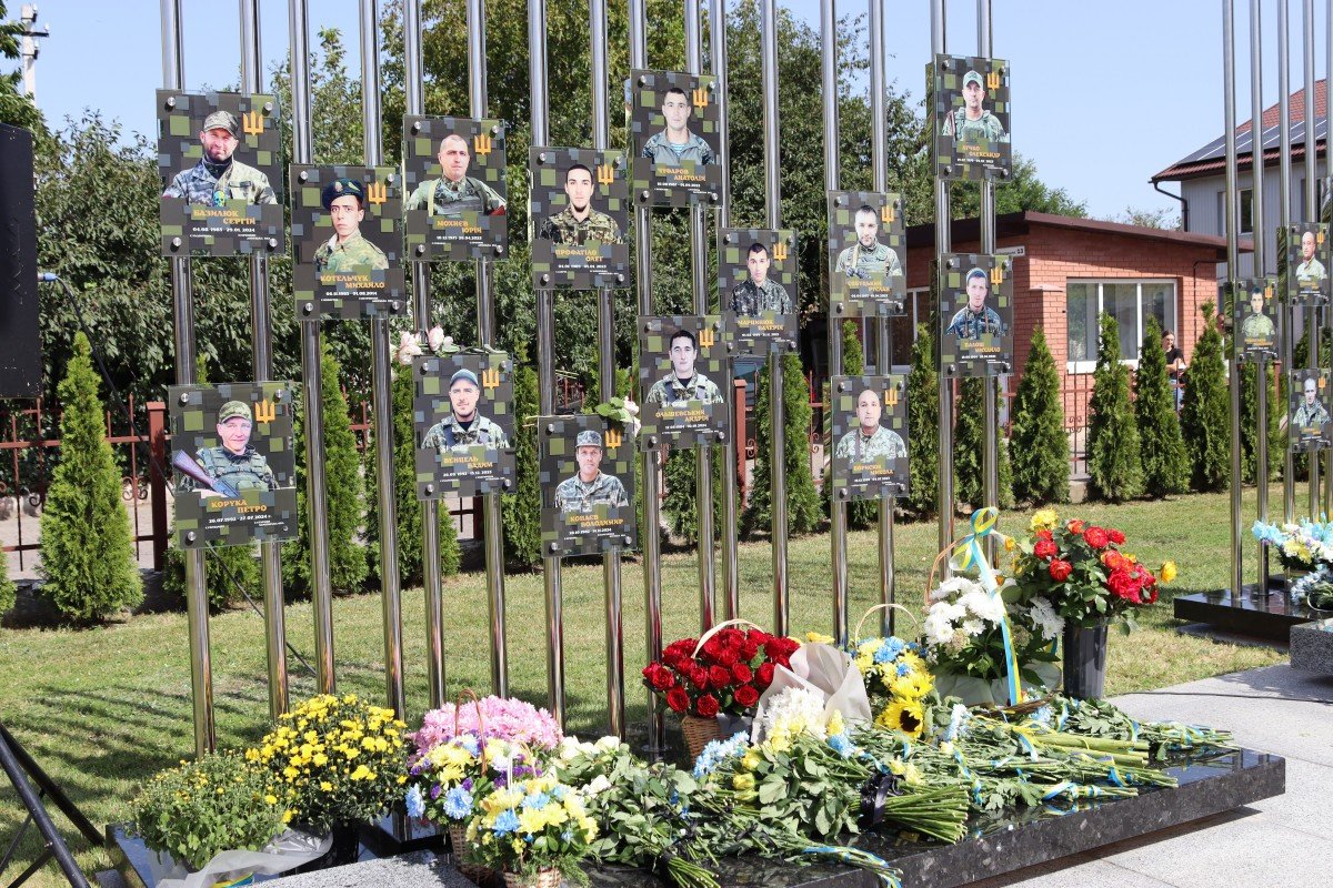 Меморіал полеглим воїнам ЗСУ село Боратин Яручик Рудницький Волинь