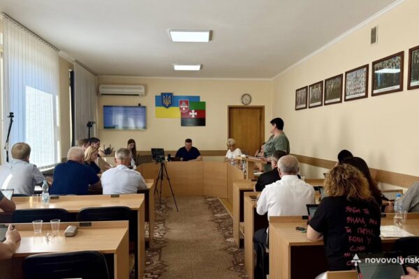 Біло-чорний прапор Нововолинськ сесія