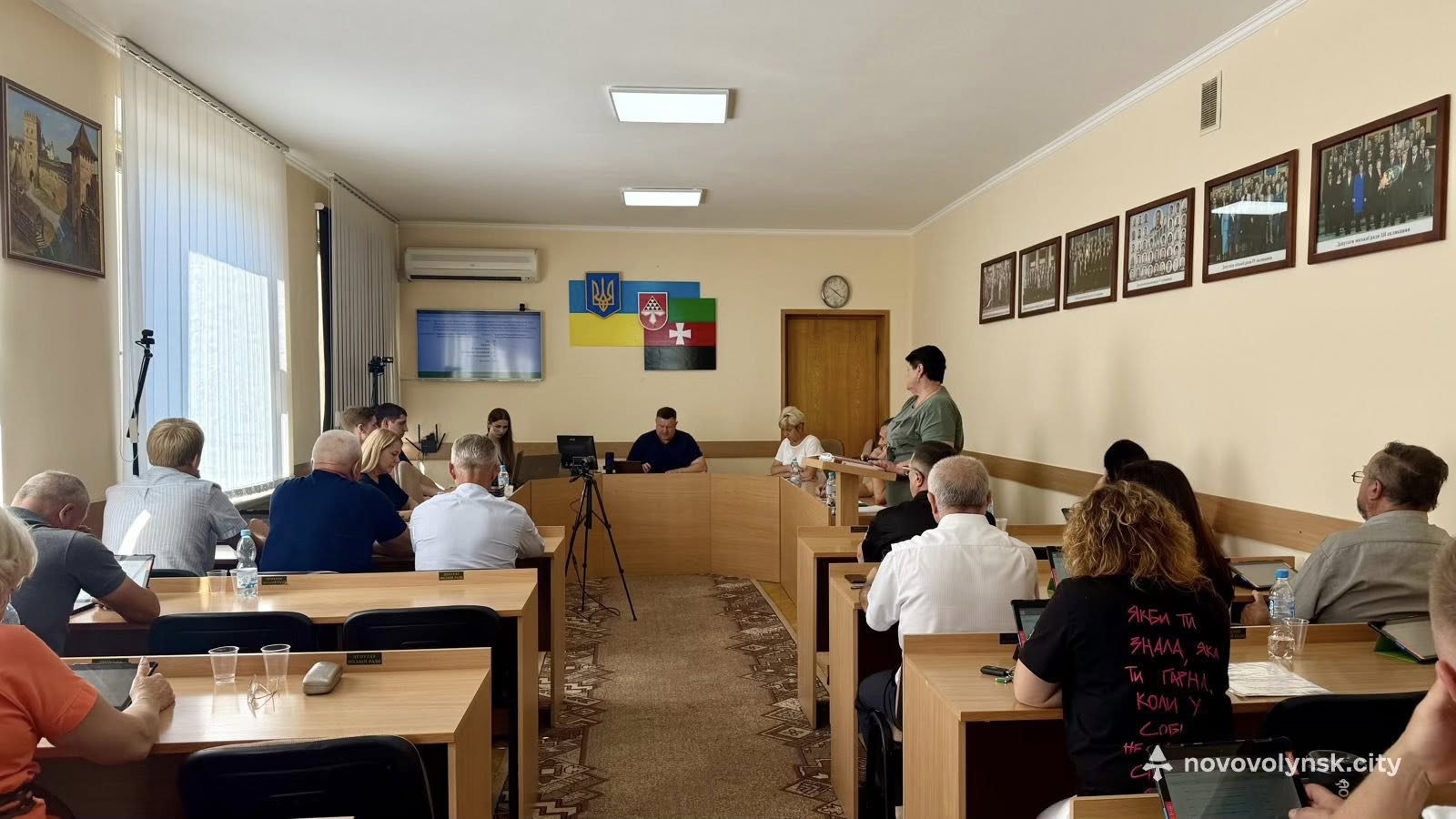 Біло-чорний прапор Нововолинськ сесія
