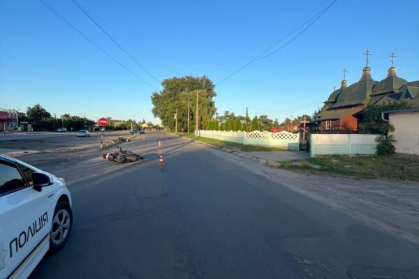 Мотоцикл зіткнувся з електроскутером: одного з водіїв госпіталізували 