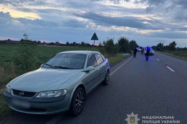 На Волині жінка на ходу вистрибнула з машини: потерпіла загинула На Волині жінка на ходу вистрибнула з машини: потерпіла загинула