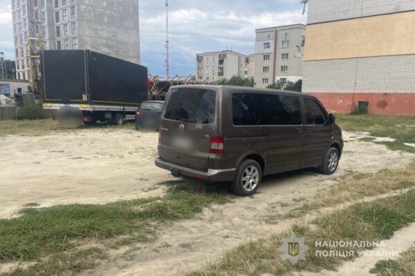 У Ковелі чоловік кинув вибуховий предмет біля  багатоповерхівки 