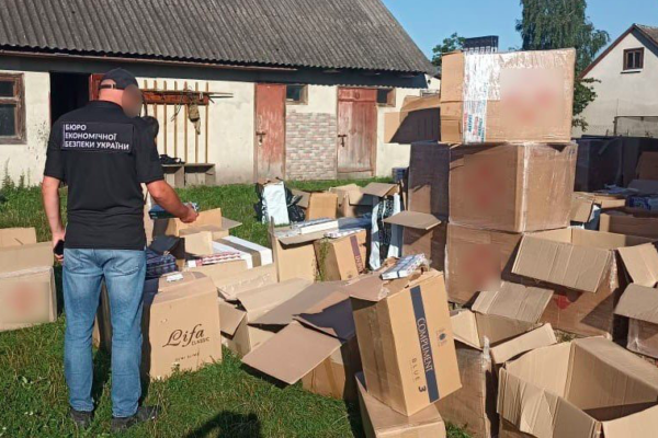 На Волині викрили незаконну схему продажу контрафактних цигарок