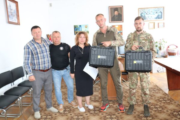 Горохівська громада передала два квадрокоптери Mavic Matrice 4T для ЗСУ Горохівська громада передала два квадрокоптери Mavic Matrice 4T для ЗСУ