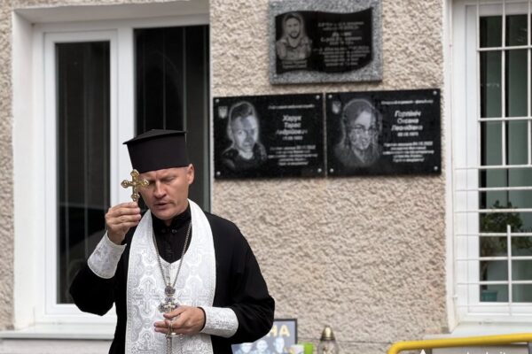 У Нововолинську встановили меморіальні дошки загиблим медикам 