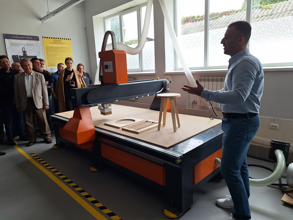 У Луцькому профтехучилищі відкрили центр деревообробки 