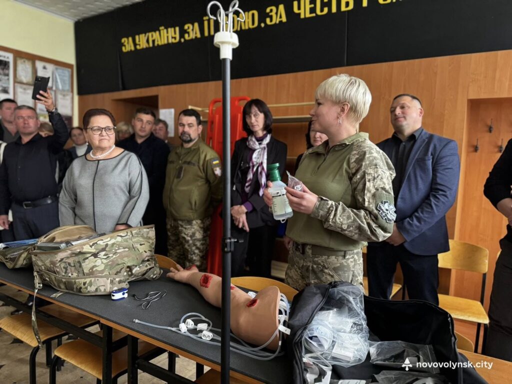 презентація військового осередку у Нововолинському науковому ліцеї