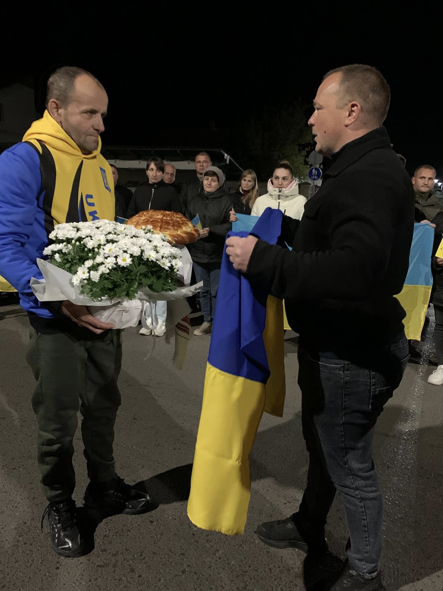 У Шацьку зустріли звільненого з полону Василя Кулачука 