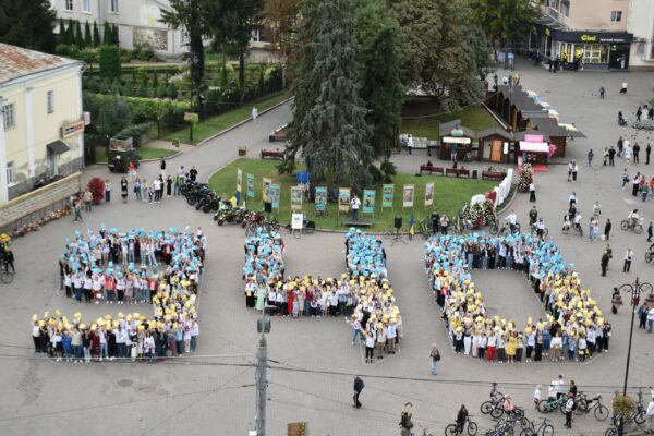 Флешмоб 940 років Луцьку Театральний майдан