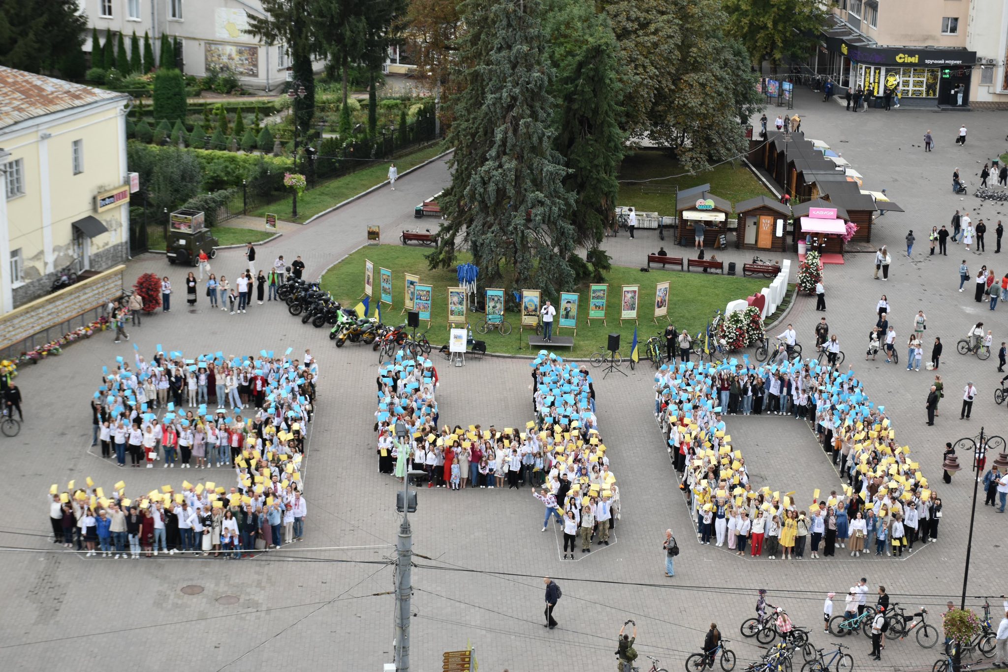 Флешмоб 940 років Луцьку Театральний майдан