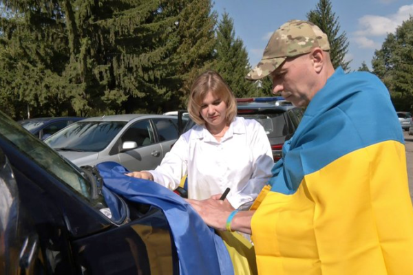 У Луцьку з полону певернувся медик Олександр Ривера У Луцьку Олександр Ривера повернувся з полону