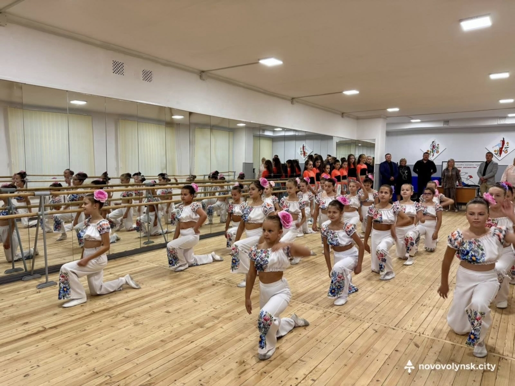 танцювальний зал, закупівлі на 300 тисяч