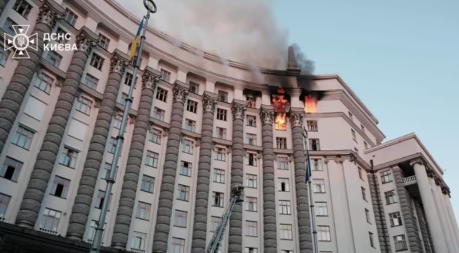 рф ударила по будівлі Кабміну України 7 вересня