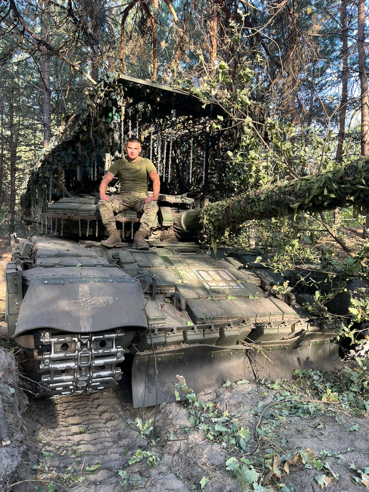 Ко мандир танкового взводу 42 ОМБр старший лейтенант "Скала" генерал Шведюк