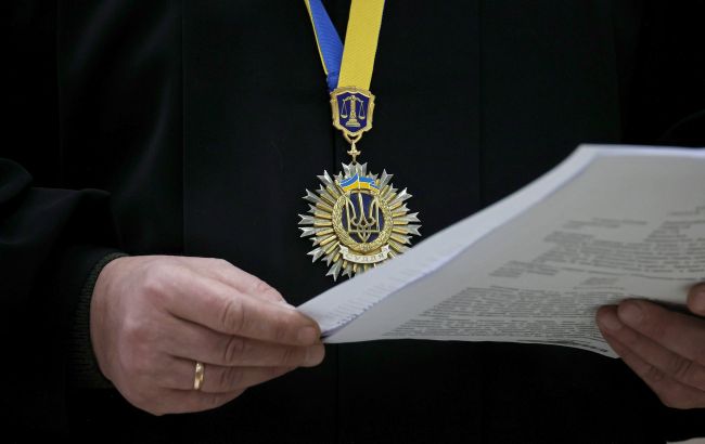Уряд збілшив зарплати працівників суду на третину
