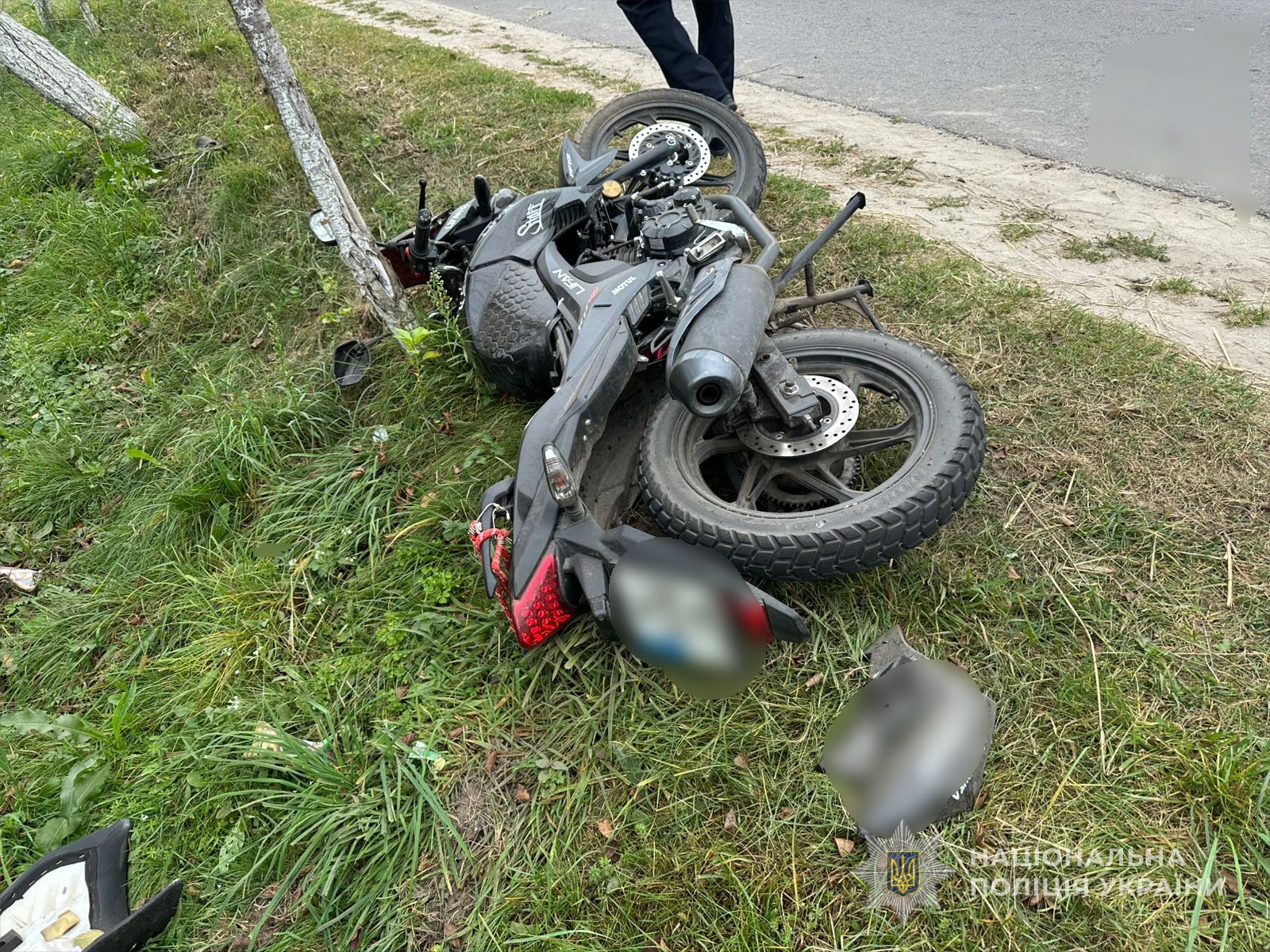 На Волині мотоцикл зіткнувся з деревом: водій - в реанімації 