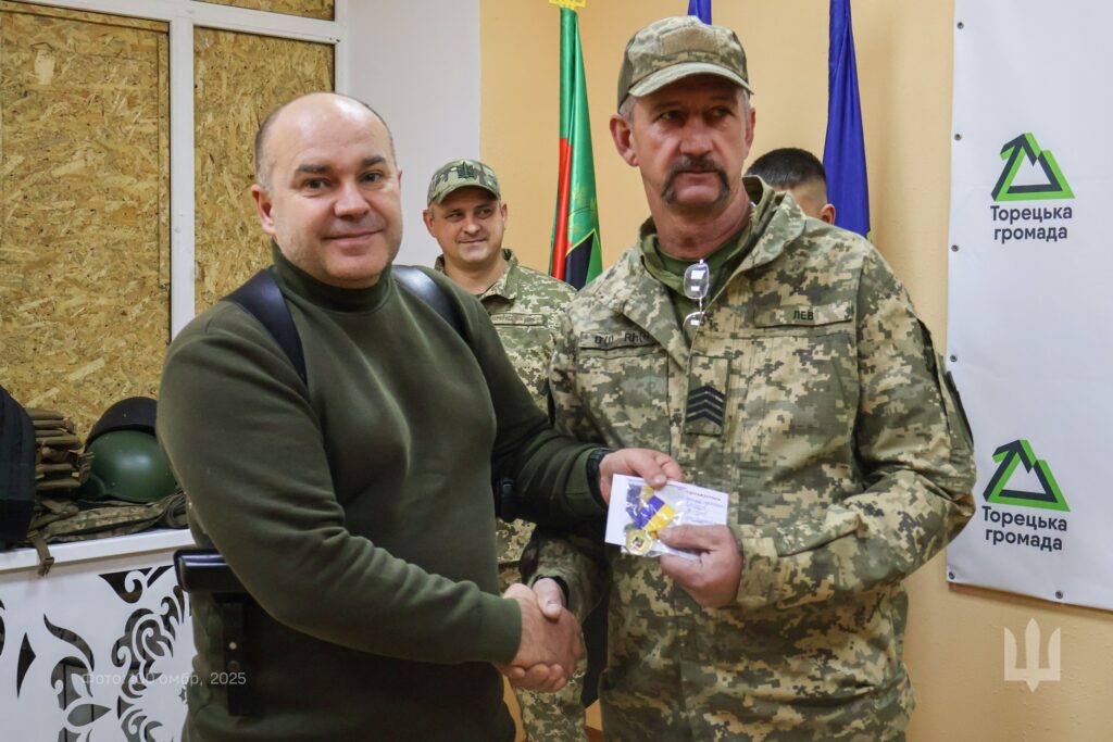 Воїнів “Сталевої Сотки” нагородили медалями за оборону Торецька  