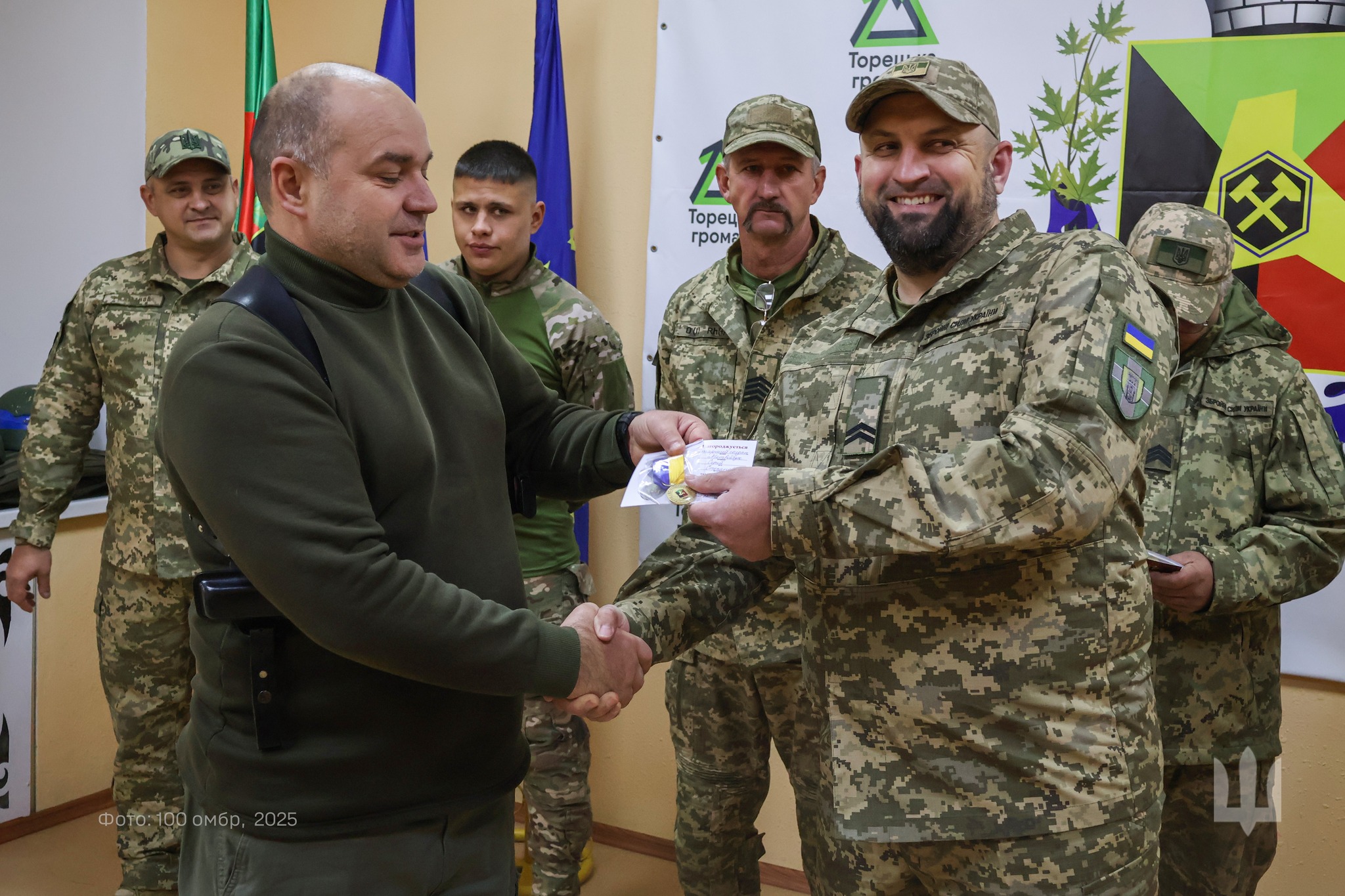 Воїнів “Сталевої Сотки” нагородили медалями за оборону Торецька  