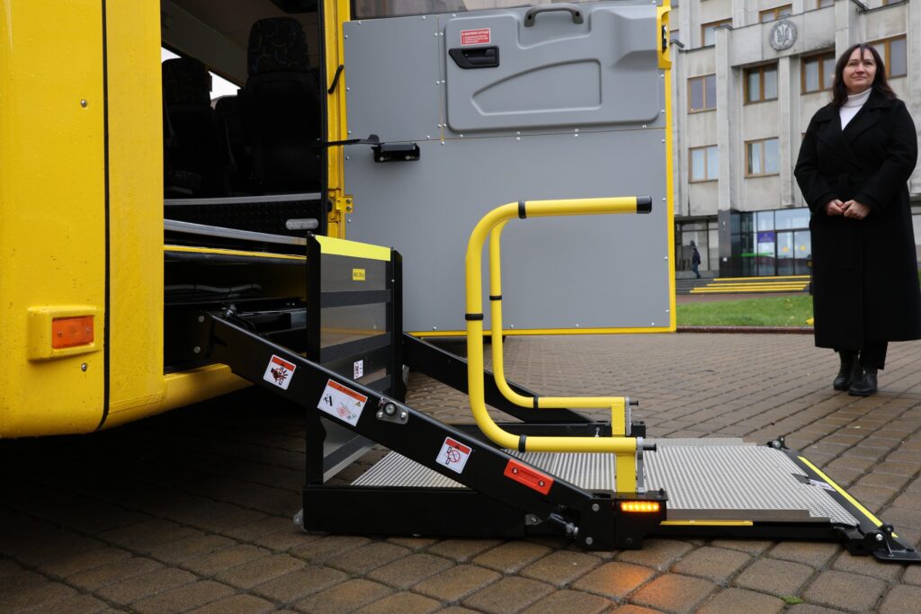 На Волині ще ряд громад отримали шкільні автобуси 