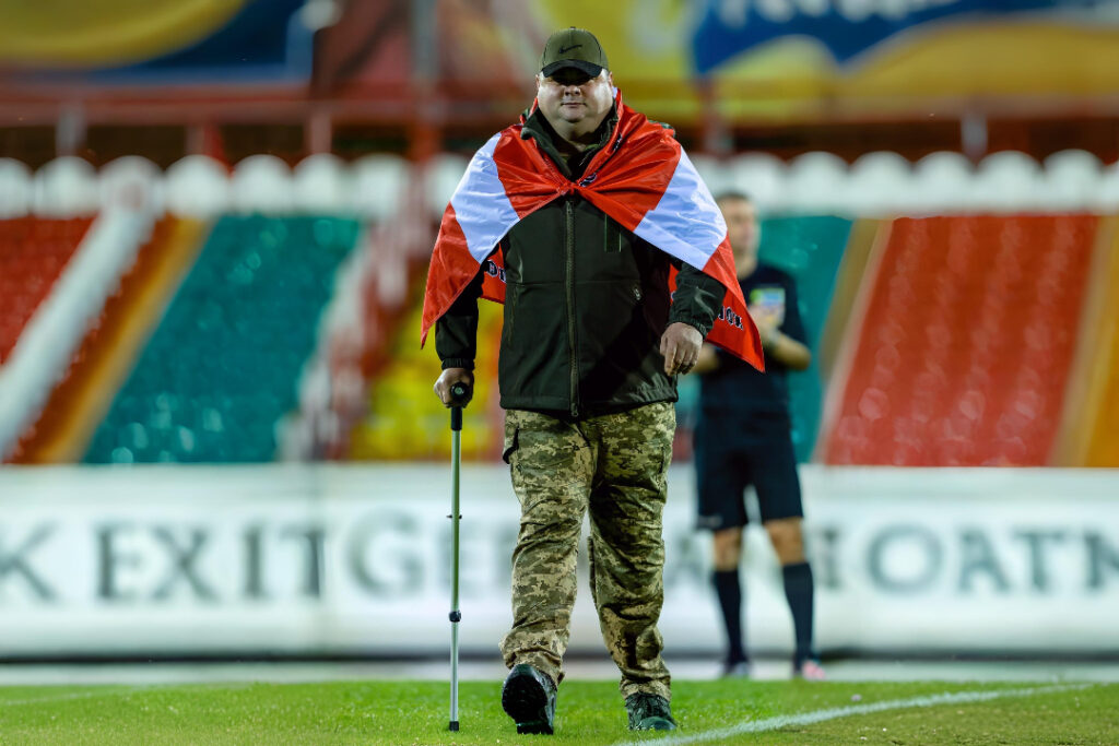 Боєць “Сталевої Сотки” відкрив поєдинок чемпіонату України з футболу 