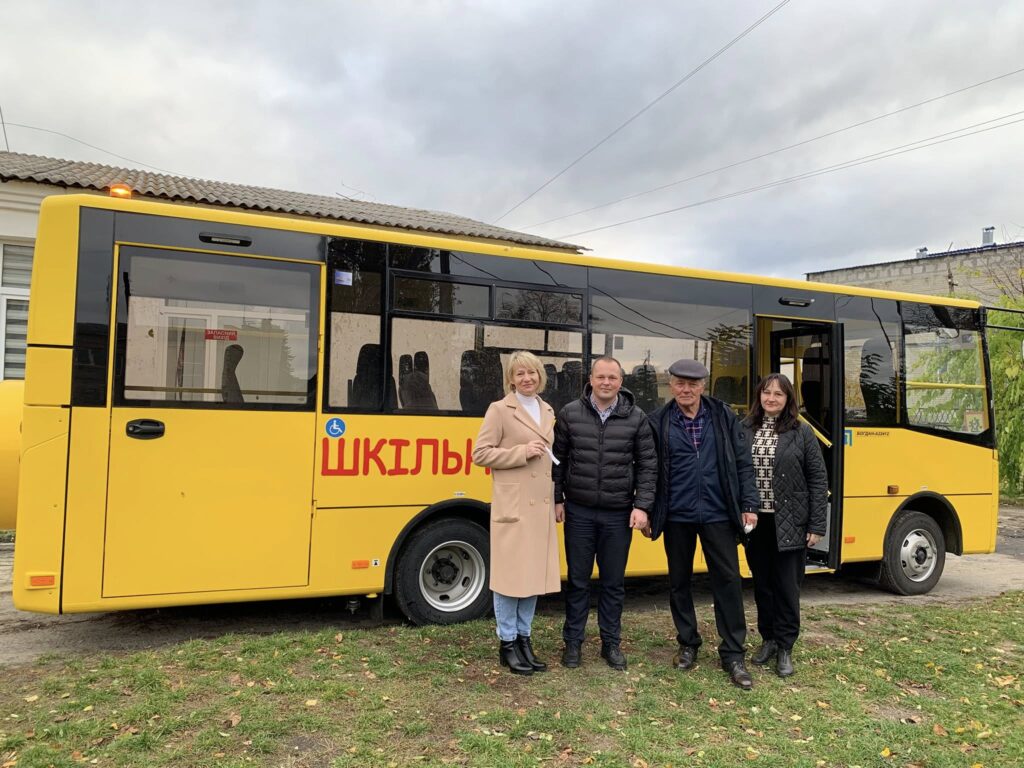 На Волині ще ряд громад отримали шкільні автобуси 