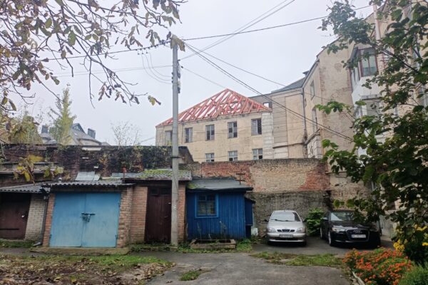 Реконструкція колишнього польського банку і радянського Будинку офіцерів завмерла