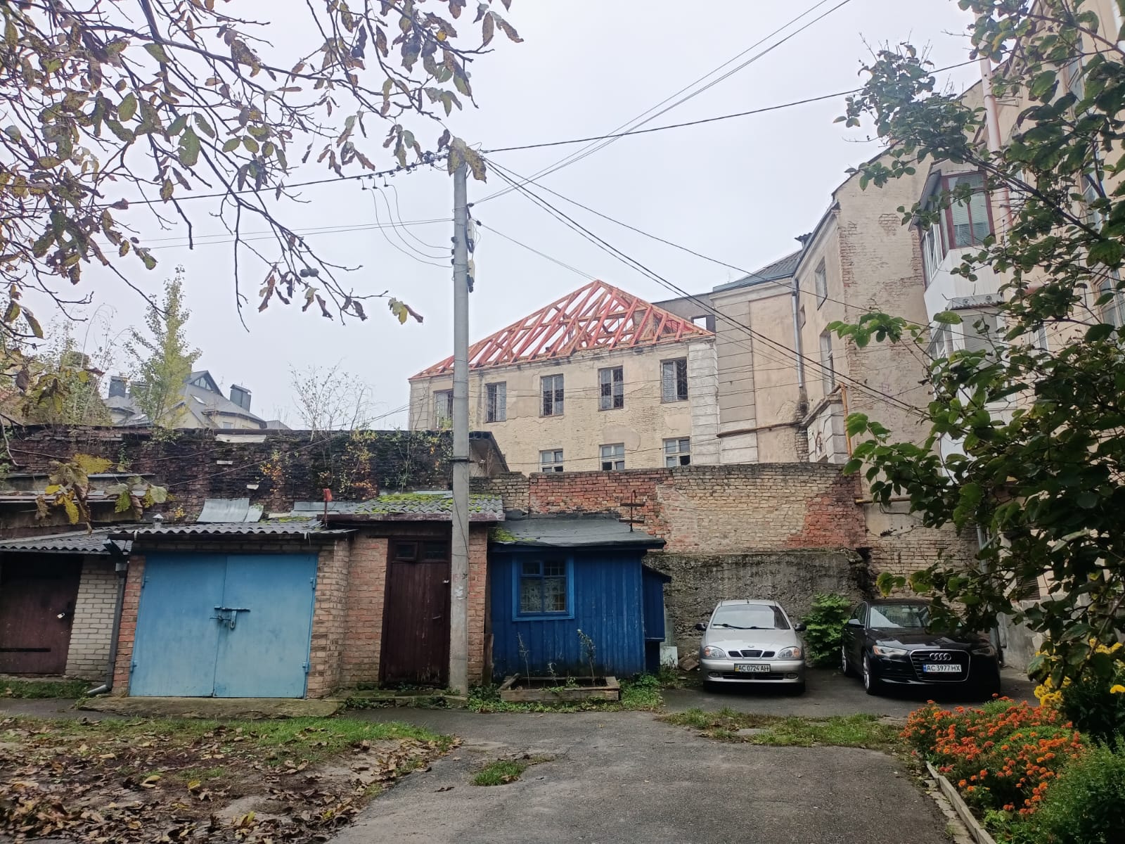 Будівля майбутнього Музею науки у Луцьку, вигляд з вулиці
