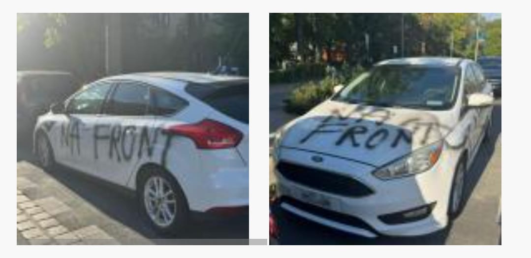 В Польщі рощмалювали авто українця написом На фронт