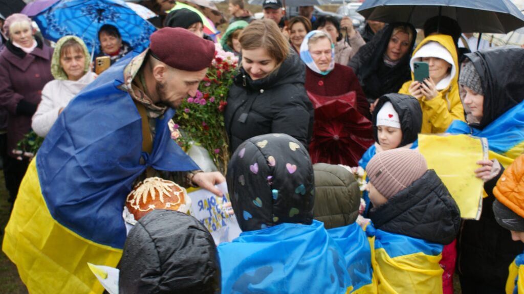 На Волині зустріли Героя після майже трьох років полону 