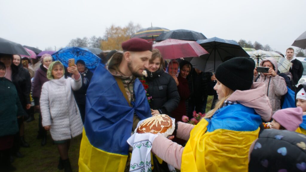 На Волині зустріли Героя після майже трьох років полону 