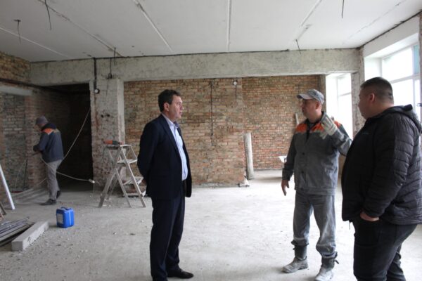 У Рожищенському ліцеї триває капітальний ремонт харчоблоку 