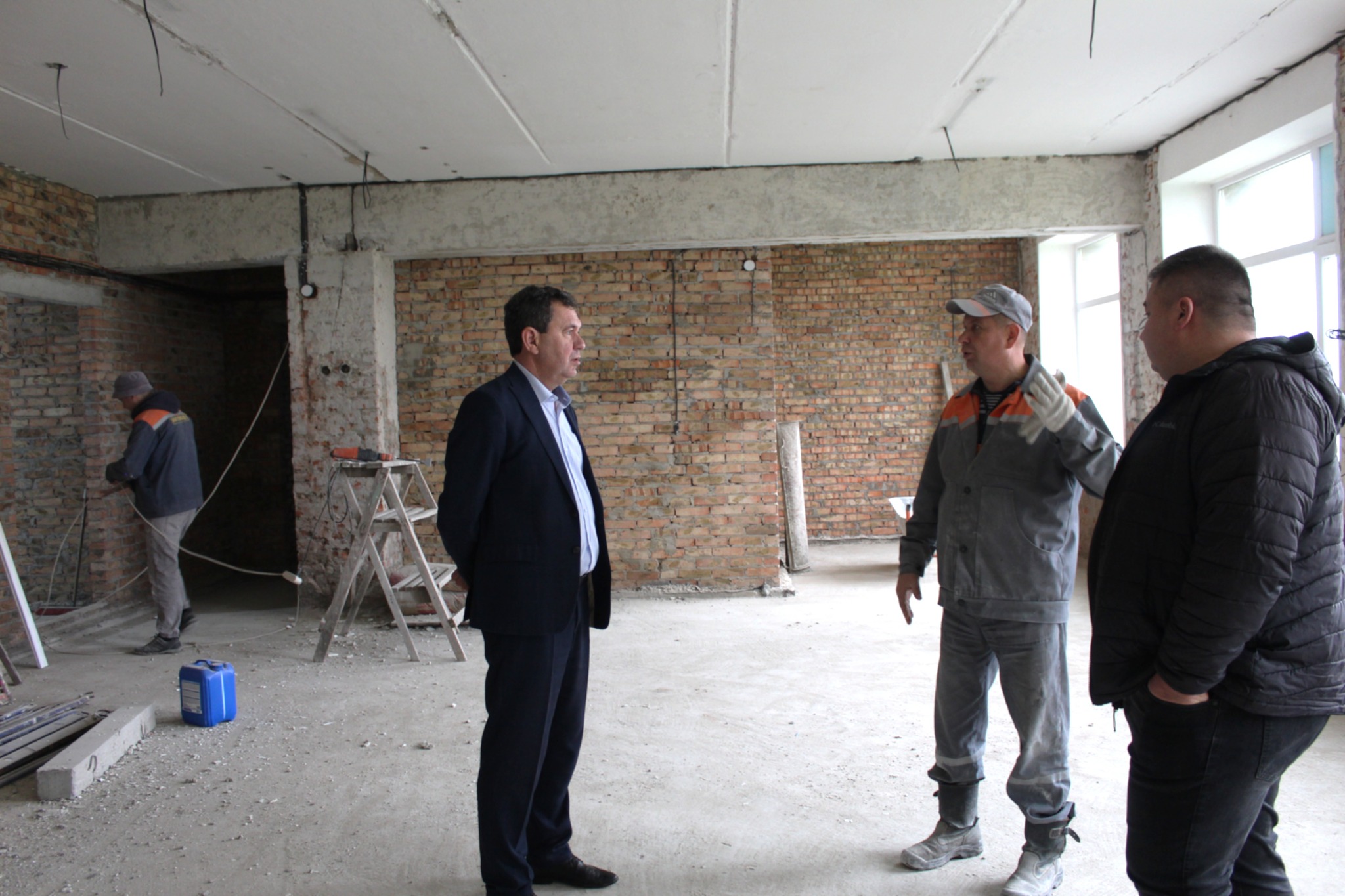 У Рожищенському ліцеї триває капітальний ремонт харчоблоку 