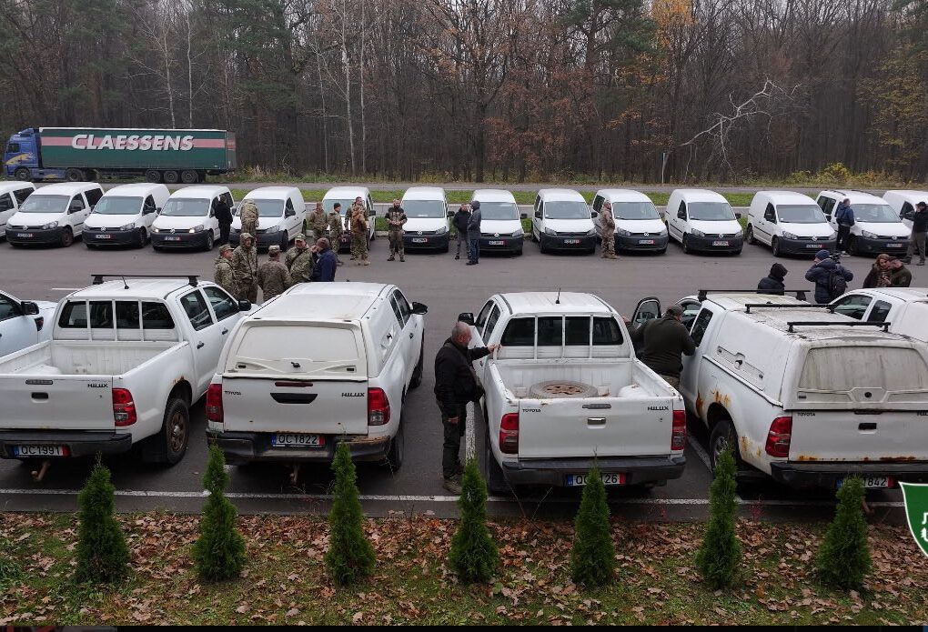 На Волині передали 62 автомобілі для ЗСУ від латвійських волонтерів 