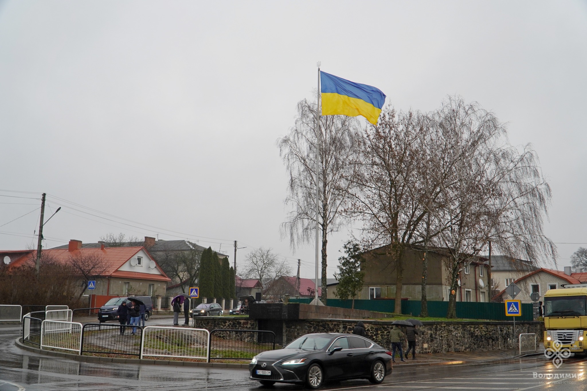 На місці радянського танка - найбільший Прапор України в громаді 