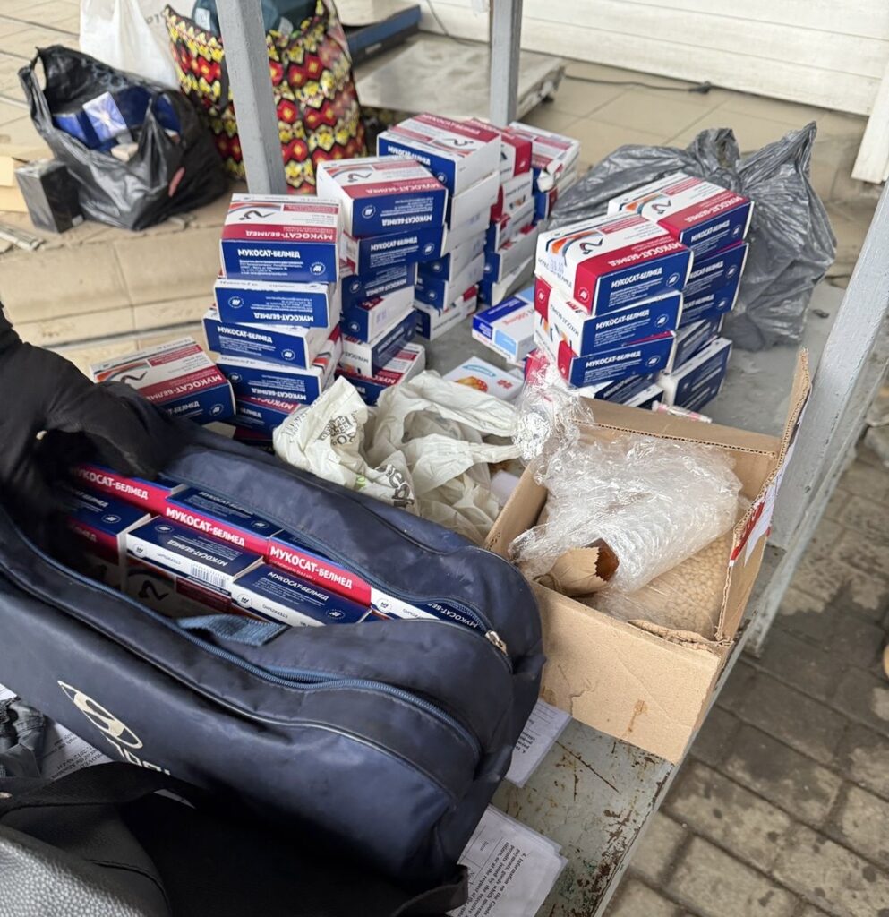 Парфуми та медикаменти: на кордоні виявили прихований крам 