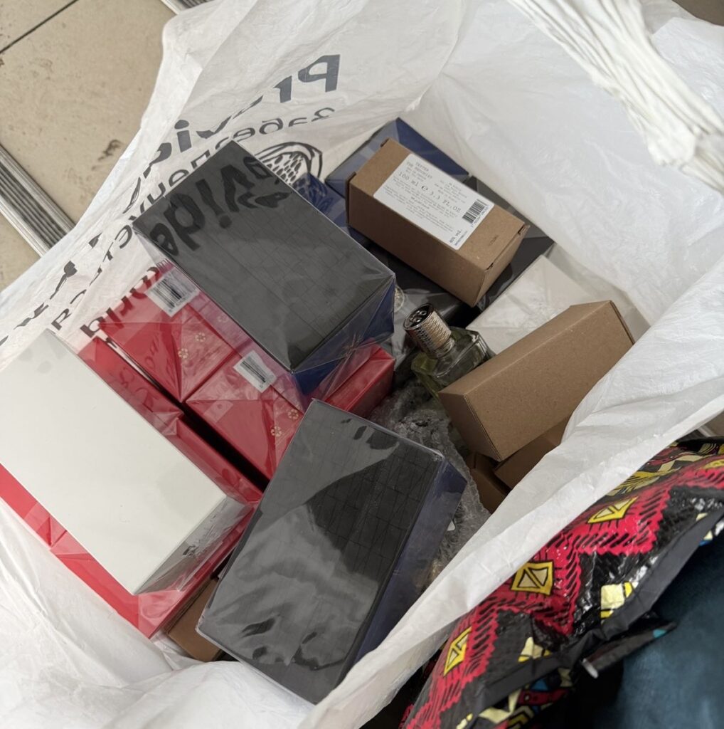 Парфуми та медикаменти: на кордоні виявили прихований крам 