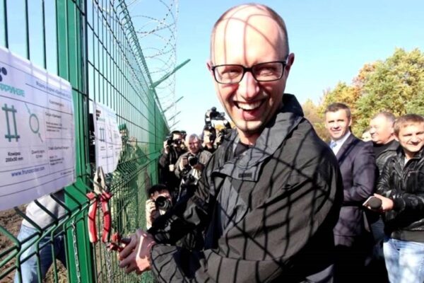 Ар сеній Яценюк стіна на кордоні мобілізація