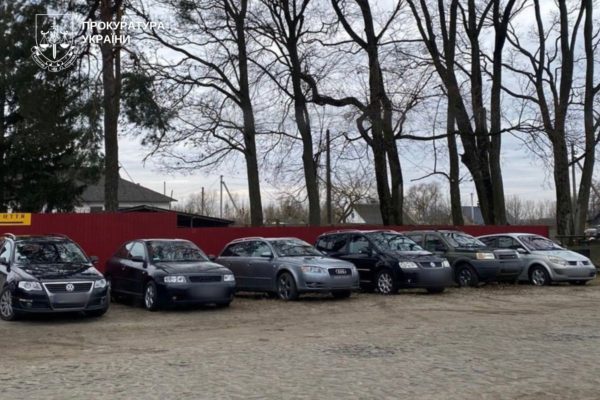На Волині судять “ділків”, які заробляли на автомобілях для ЗСУ 