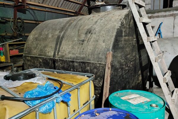 Податкова Волинь підпільна АЗС кримінал