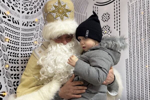 У Нововолинську запрацювало Різдвяне містечко 