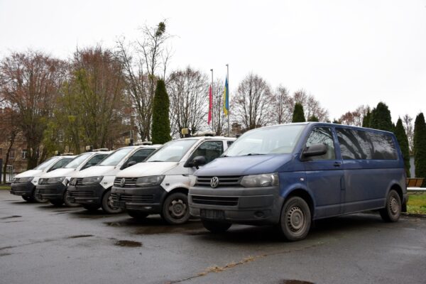 Волинським прикордонникам передали п'ять мікроавтобусів від естонських колег 