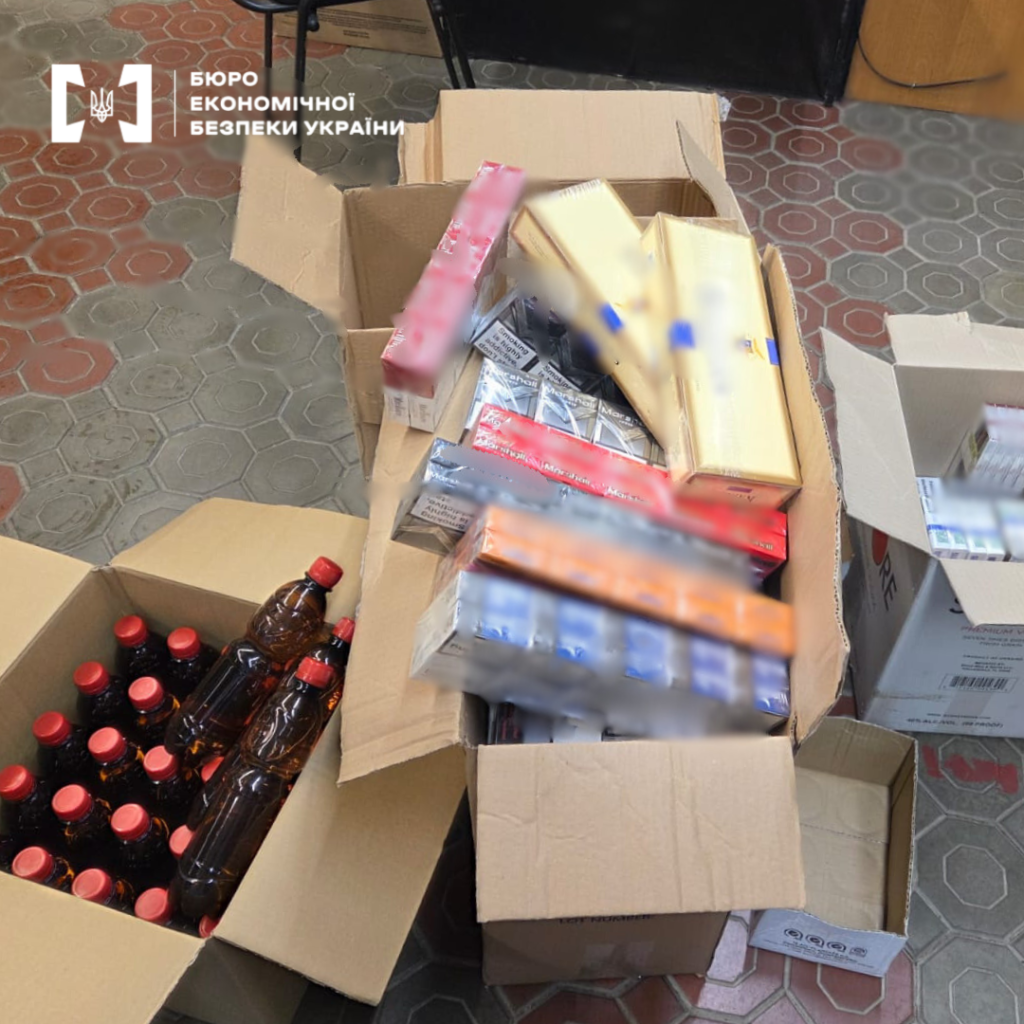 Детективи ТУ БЕБ у Волинській області викрили незаконне виготовлення та реалізацію фальсифікованих алкогольних напоїв і тютюнових виробів.